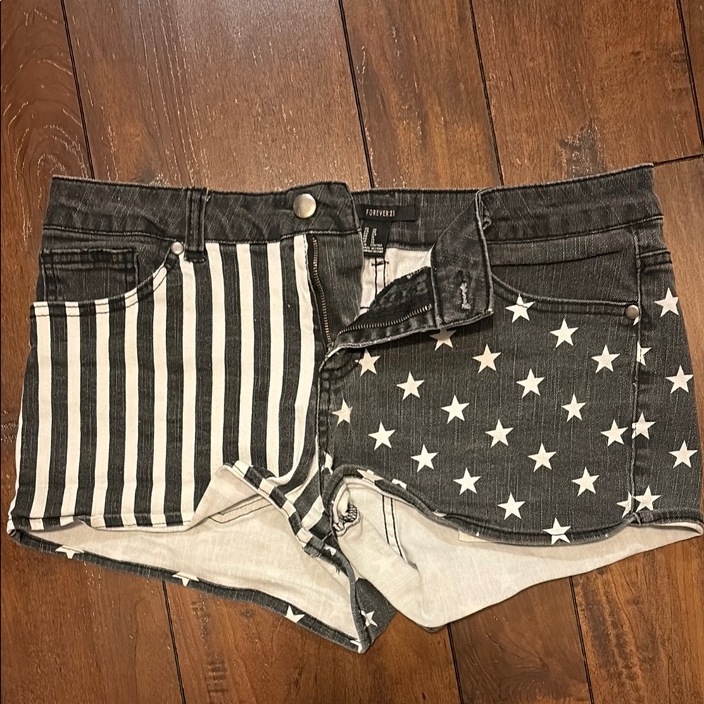 Forever 21 Black and White Star Stripe Women's Shorts